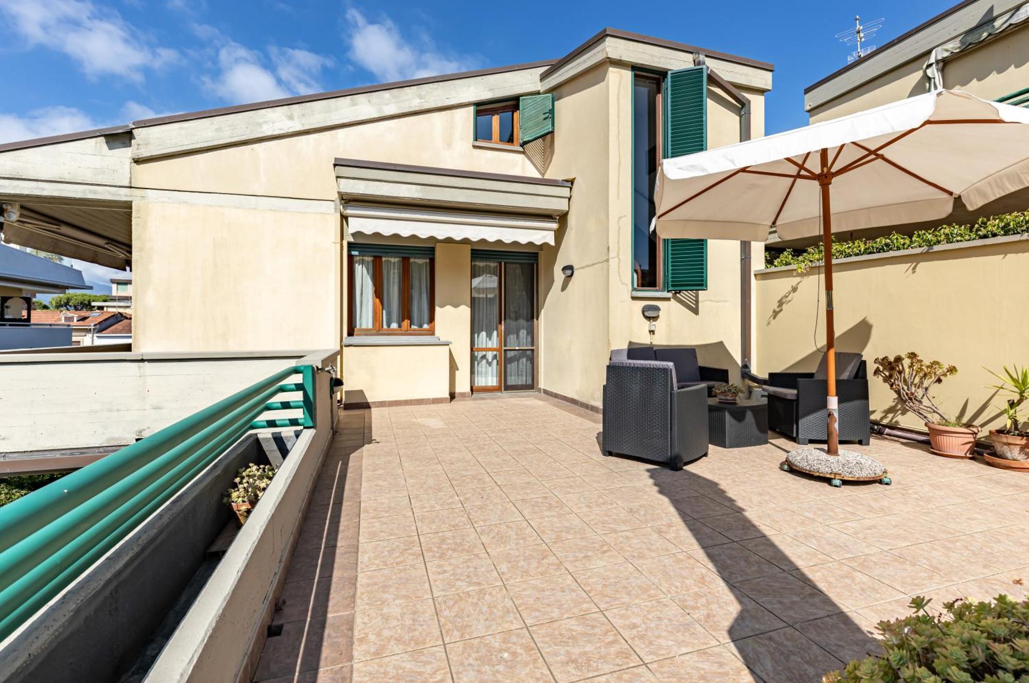 Two-Levels Apartment With Terrace And Parking Viareggio Kültér fotó